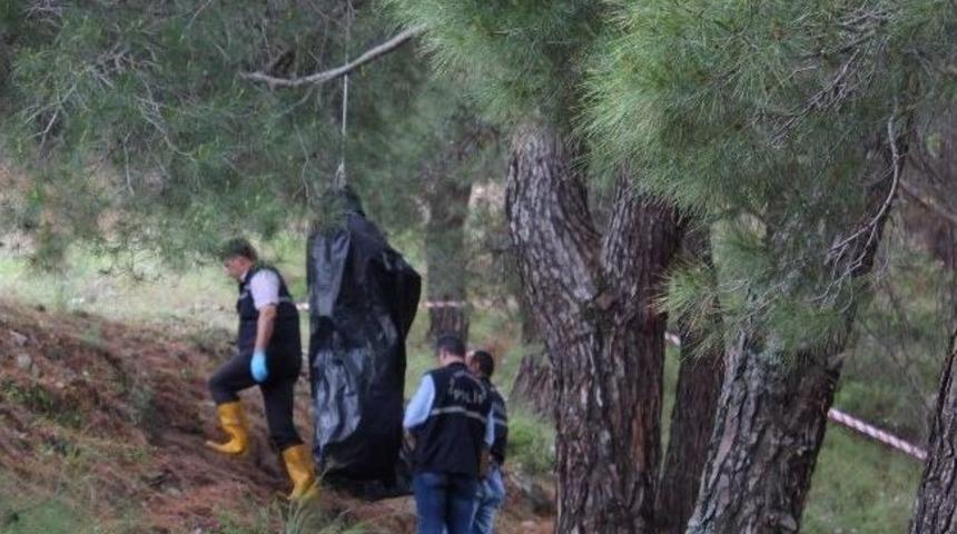 Ormanlık Alanda Kendini Astı