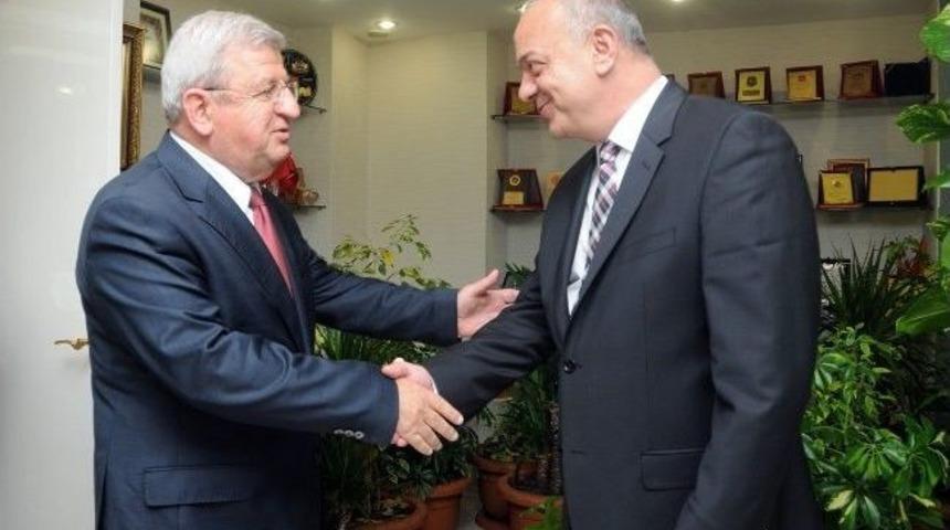 Eski Başkan&rsquo;dan Başkan Erg&uuml;n&rsquo;e &Ouml;vg&uuml;