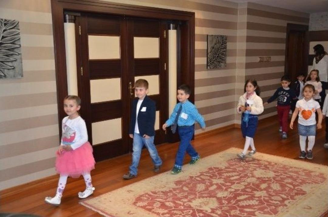 Vali Tekinarslan Minik &Ouml;ğrencileri Kabul Etti