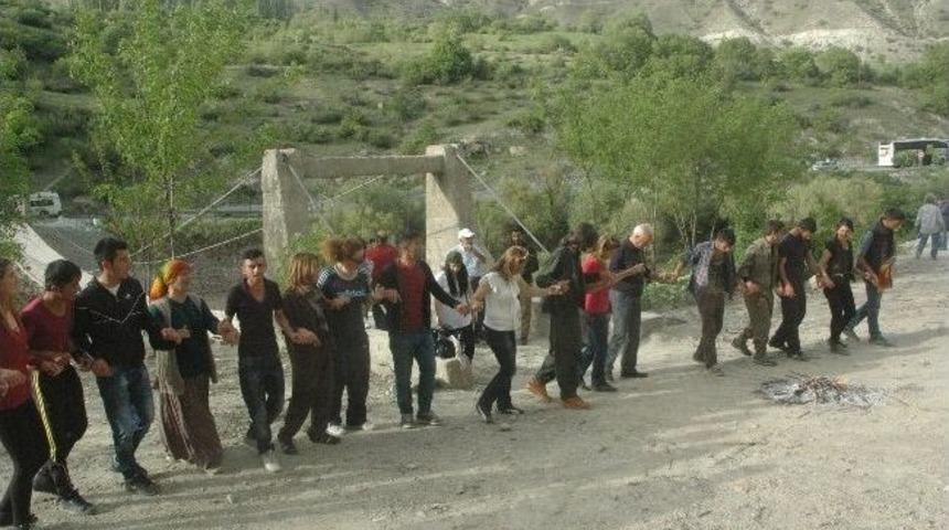 Mersin&rsquo;den Gelip, Deniz Gezmiş&rsquo;i Hakkari&rsquo;de Andılar