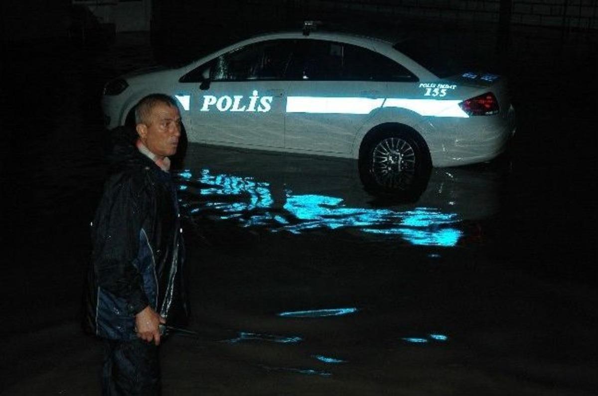 Sele Kapılan Polisler Camdan Kurtarıldı