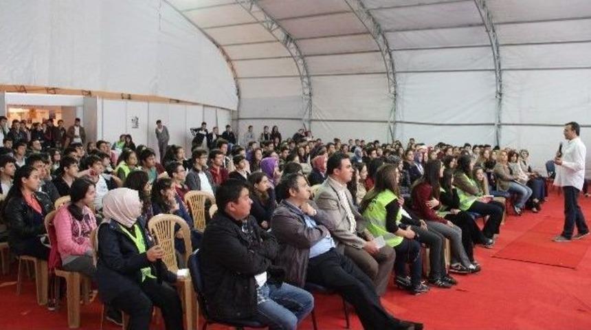 &Ccedil;arşamba Kitap Fuarı&rsquo;nda Bişkin&rsquo;e Yoğun İlgi