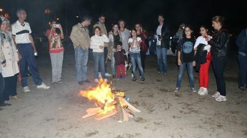 Marmaris&rsquo;te Hıdırellez Kutlamaları Renkli Ge&ccedil;ti