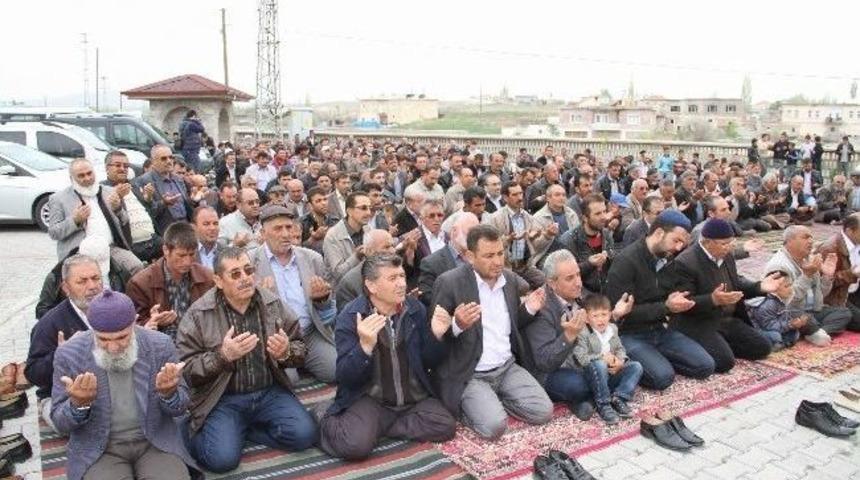 Nevşehir&rsquo;de &Ccedil;ift&ccedil;iler Yağmur Duasında