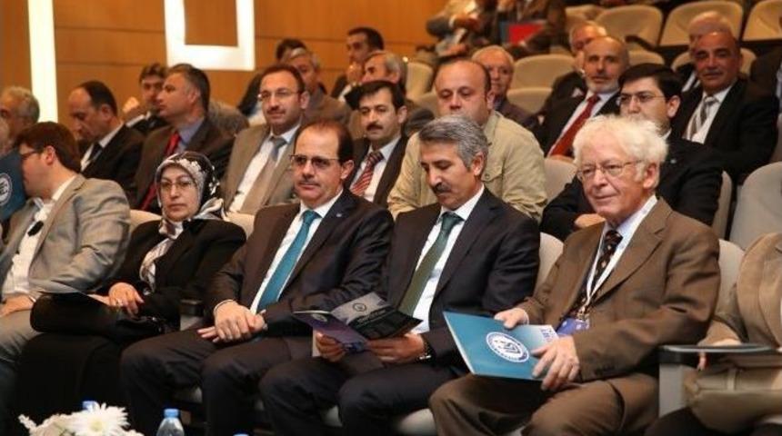 Bayburt &Uuml;niversitesinde Eğitim Sempozyumu