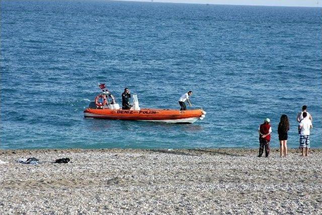 Antalya Konyaaltı Plajı'nda Yabancı Cisim Alarmı