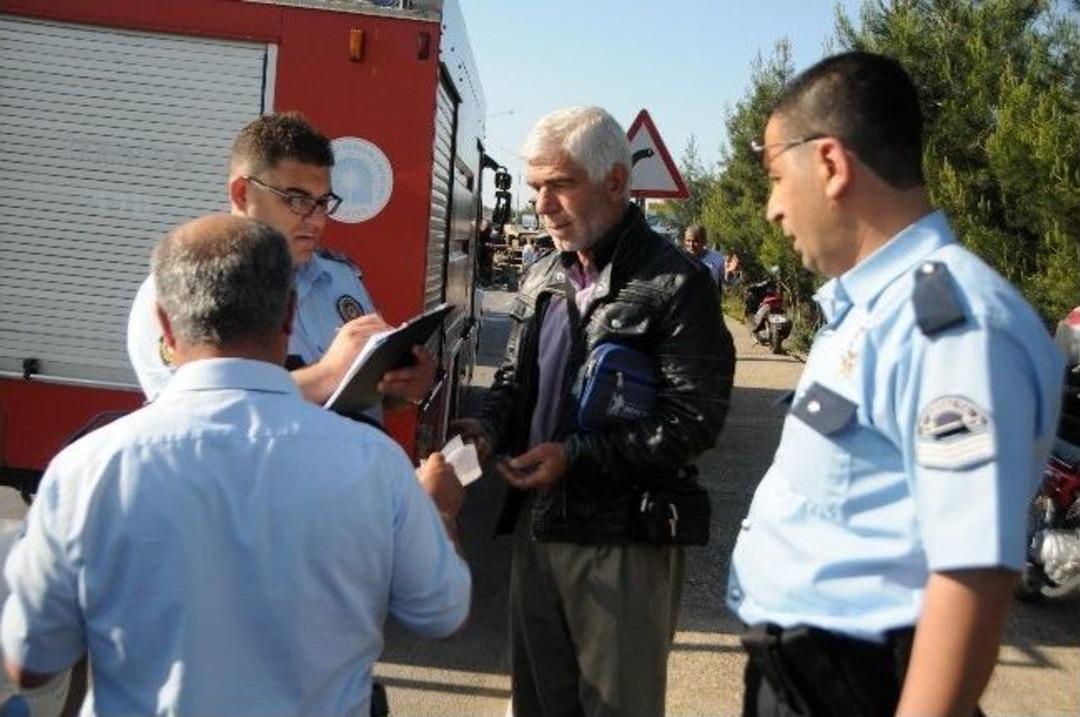 Antalya'da Kamyonet Ve Tur Midib&uuml;s&uuml; Devrildi: 1 Yaralı