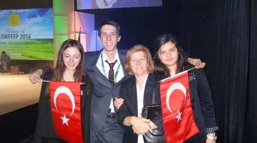 İzmirli &Ouml;ğrenciler Bir G&uuml;m&uuml;ş Ve Bir Bronz Madalya Kazandı