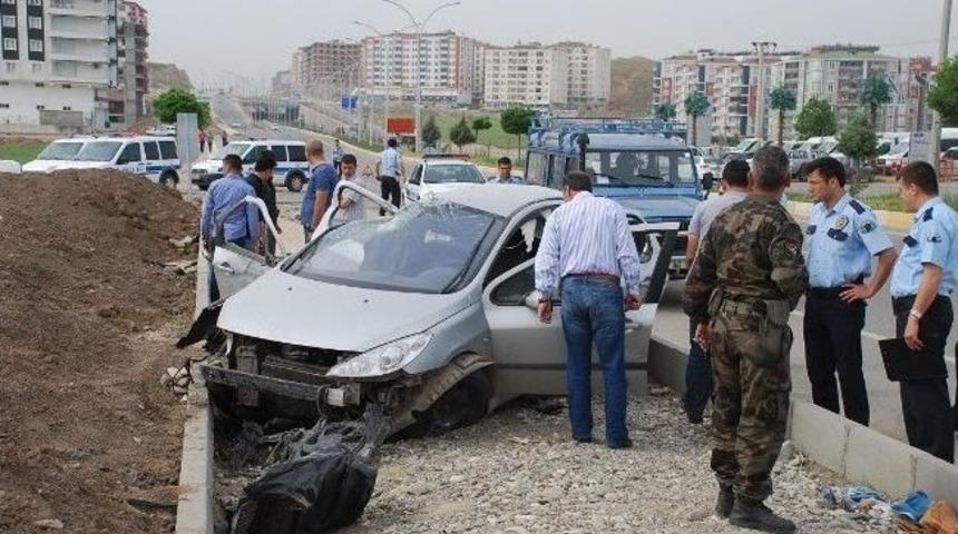 Lise &Ouml;ğrencisinin Kullandığı Ara&ccedil; Takla Attı: 5 Yaralı