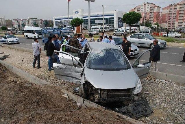 Lise Öğrencisinin Kullandığı Araç Takla Attı: 5 Yaralı