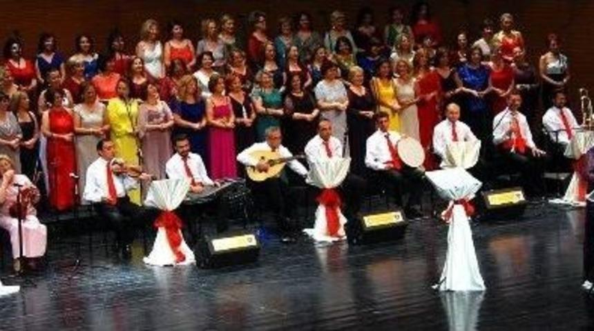 Nil&uuml;fer Kadın Karosu'ndan Talasemi Derneği Yararına Konser