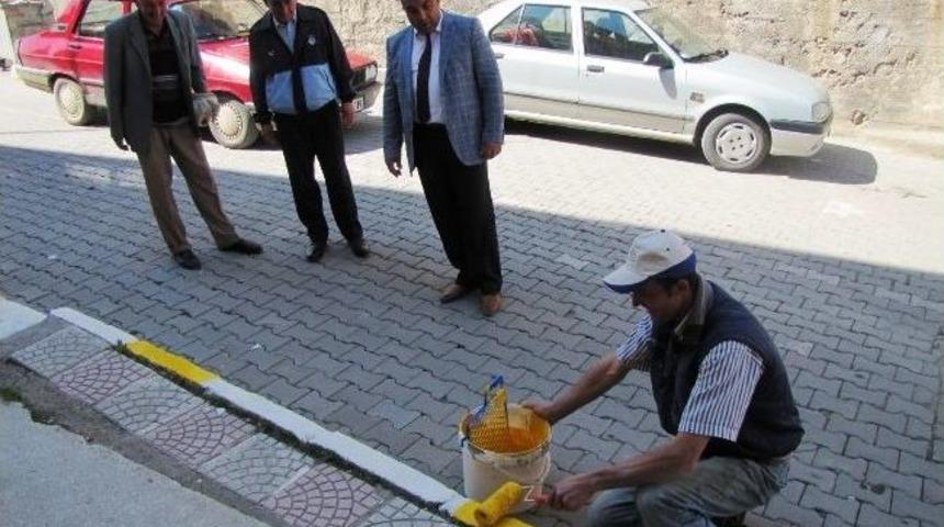 Hisarcık&rsquo;ta Bord&uuml;r Taşları Boyanıyor