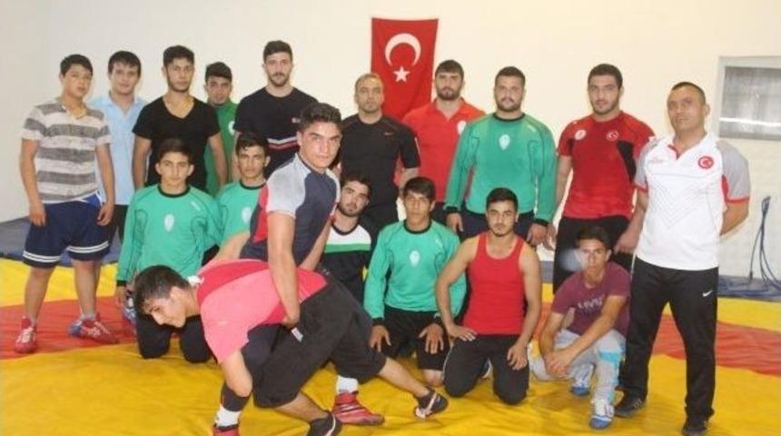 Kayseri Şekerspor G&uuml;reş Takımının, S&uuml;per Lig M&uuml;cadelesi Kayseri Şekeri Heyecanlandırdı