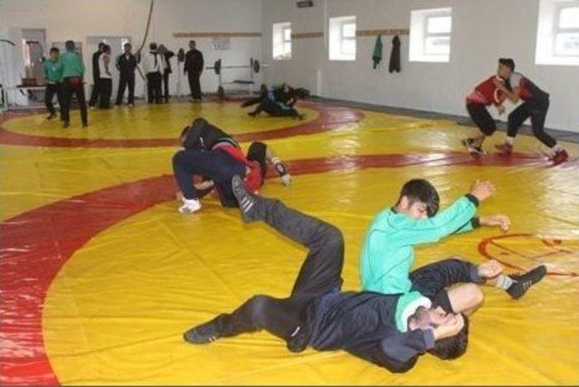 Kayseri Şekerspor G&uuml;reş Takımının, S&uuml;per Lig M&uuml;cadelesi Kayseri Şekeri Heyecanlandırdı 1