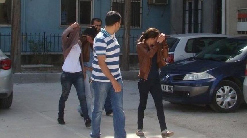 Apartmanlarda Hırsızlık Yapan Kadınlar Yakalandı