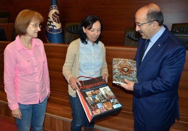 Başkan Gümrükçüoğlu, ‘halk Müziği Ve İnsanlar’ Ab Projesi Kapsamında Trabzon’a Gelen Öğrencileri Ağırladı