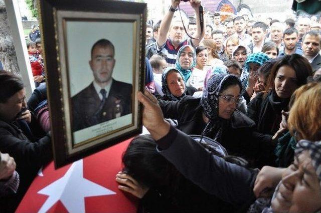 Şehidin Yakınları Baygınlık Ge&ccedil;irdi 1