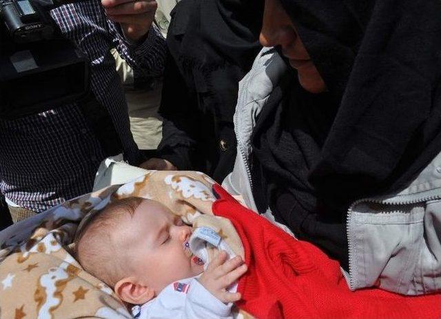 Cenazeye Ağabeyinin &Uuml;niformasıyla Geldi 2