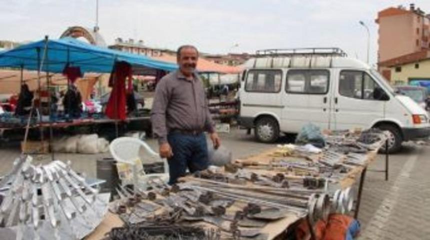 Kışın Stok Ediyor, Yazın Satıyor