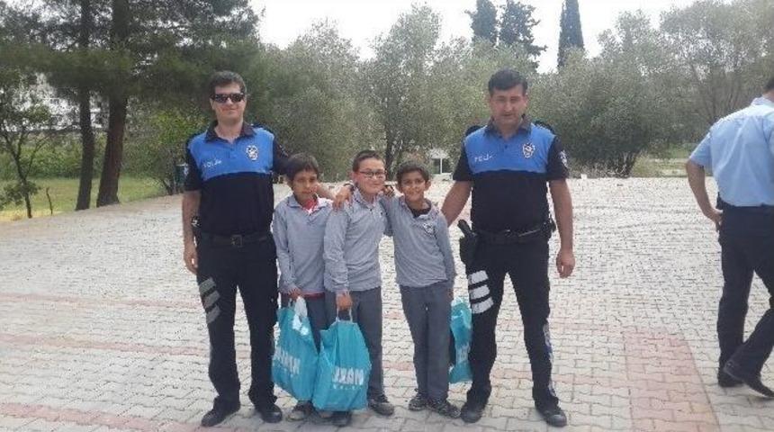 Toplum Destekli Polisten 61 &Ouml;ğrenciye Ayakkabı