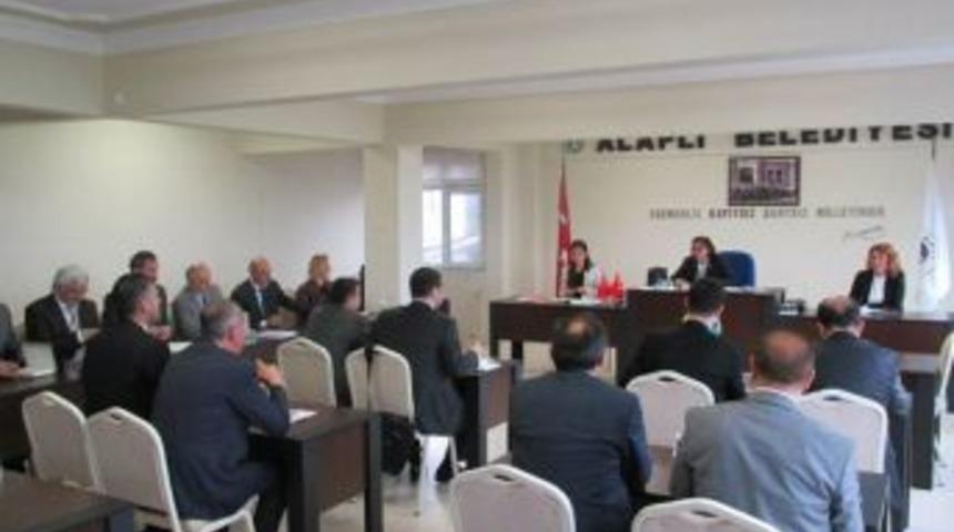 &Ccedil;imenoğlu CHP'nin oyları ile aklandı