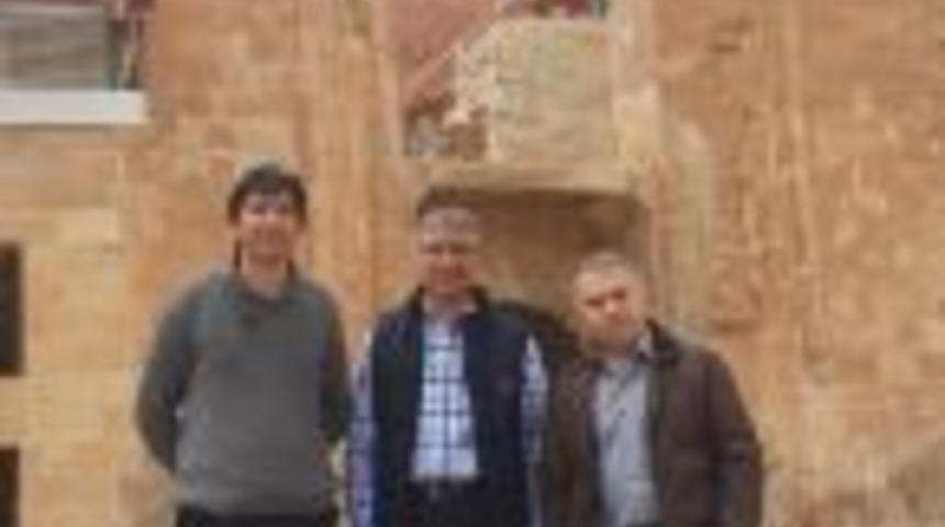 Kaymakam duru isakpaşa sarayında,