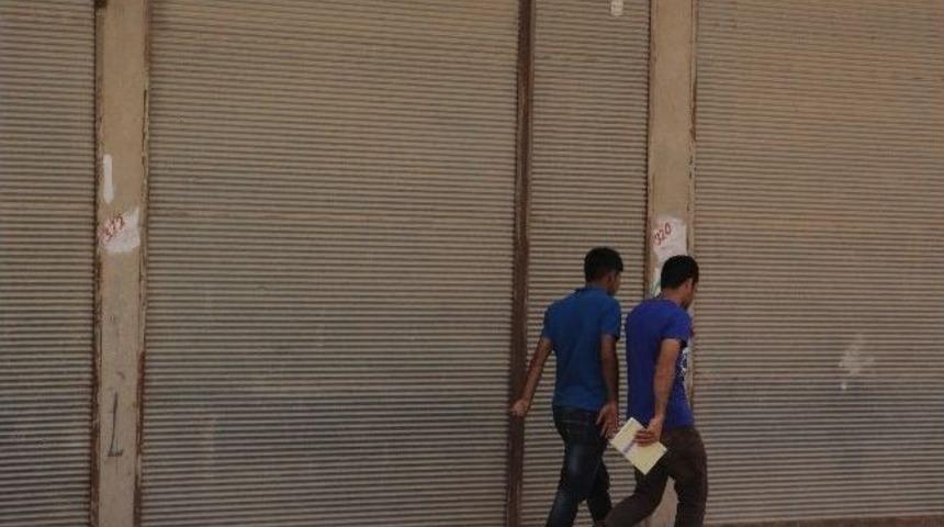 Suru&ccedil;lu Esnaf Kepenk Kapattı