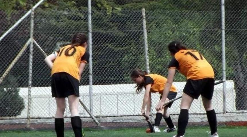 Fener Anadolu Lisesi &Ccedil;im Hokeyi Takımı T&uuml;rkiye Şampiyonasına Katılacak