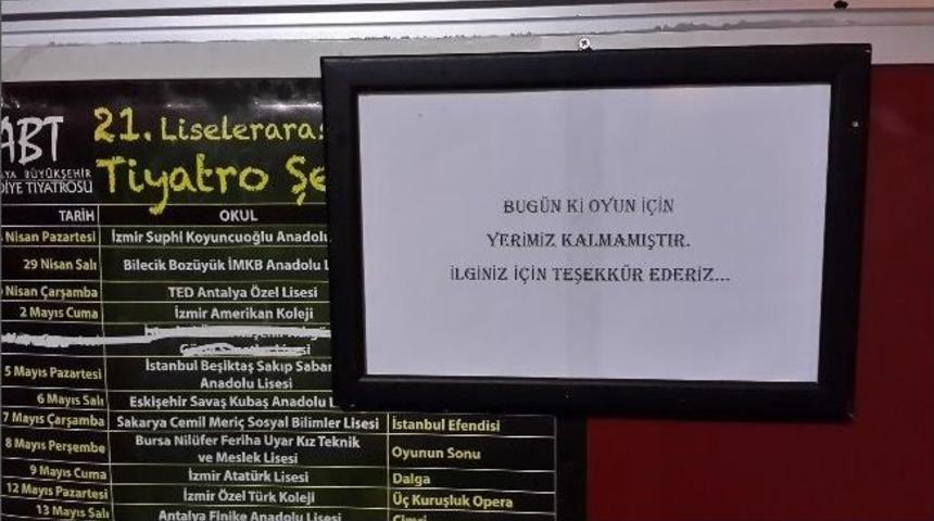 Liselerin Tiyatro Şenliği Devam Ediyor