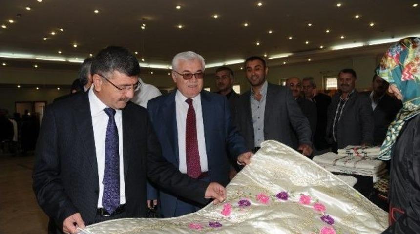 Akdoğan, Hayır &Ccedil;arşısı'nı Ziyaret Etti