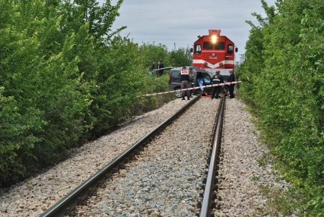 Trenin 300 Metre S&uuml;r&uuml;klediği Ara&ccedil;ta Can Verdi