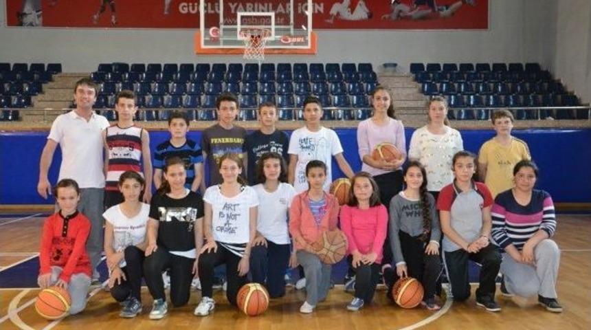 D&uuml;zce&rsquo;de Basketbola İlgi S&uuml;r&uuml;yor
