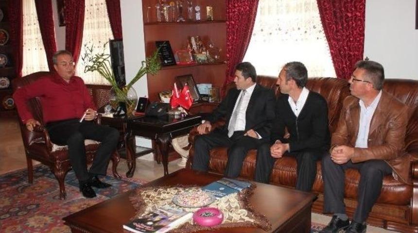 Esnaf Ve Sanatkarlar Odası Y&ouml;netiminden Belediye Başkanı &Uuml;nver&rsquo;e Ziyaret