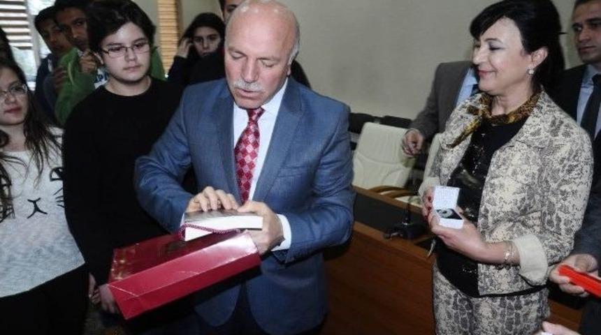 Kartal K&ouml;y Hizmetleri Anadolu Lisesi &Ouml;ğrencilerinin Başkan Sekmen&rsquo;i Duygulandıran Ziyareti