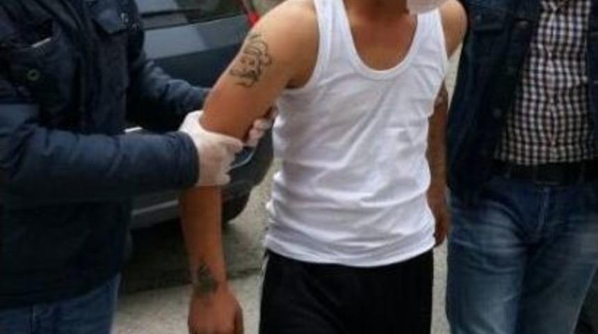 Gasp&ccedil;ı Evden &Ccedil;ıplak Ka&ccedil;tı, Kovalamacayla Yakalandı