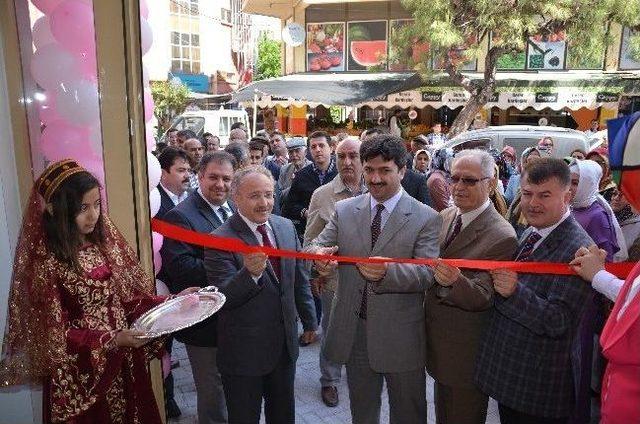 Akhisar da K&uuml;lt&uuml;r Ve Sanat Şenliği Başladı 3