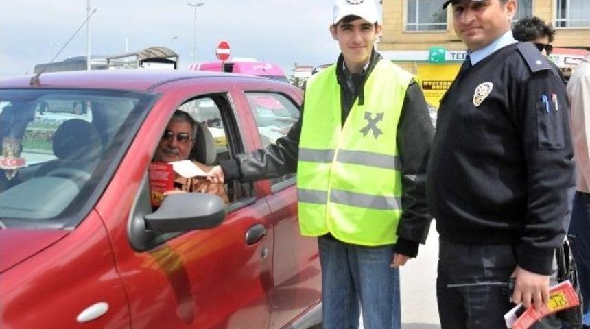 Otizm'li &Ouml;ğrenciler Trafik Polisi Oldu