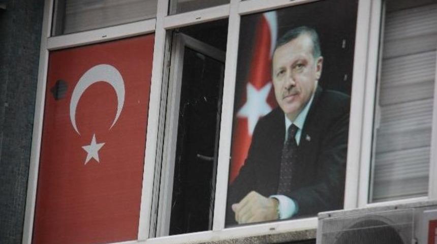 Ak Parti'ye Taşlı Saldırı