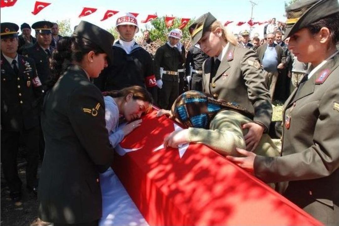 Şehit Uzman &Ccedil;avuş G&ouml;z Yaşları İ&ccedil;inde Toprağa Verildi