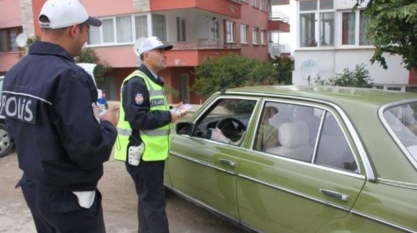 Polisler Trafik Haftasında Broş&uuml;r Dağıttı