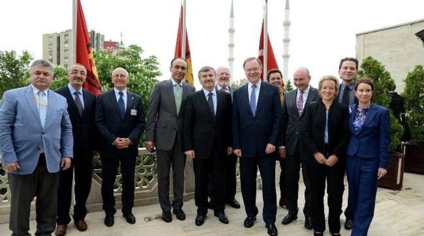 Alman Başbakan&rsquo;dan Başkan Aky&uuml;rek&rsquo;e Ziyaret