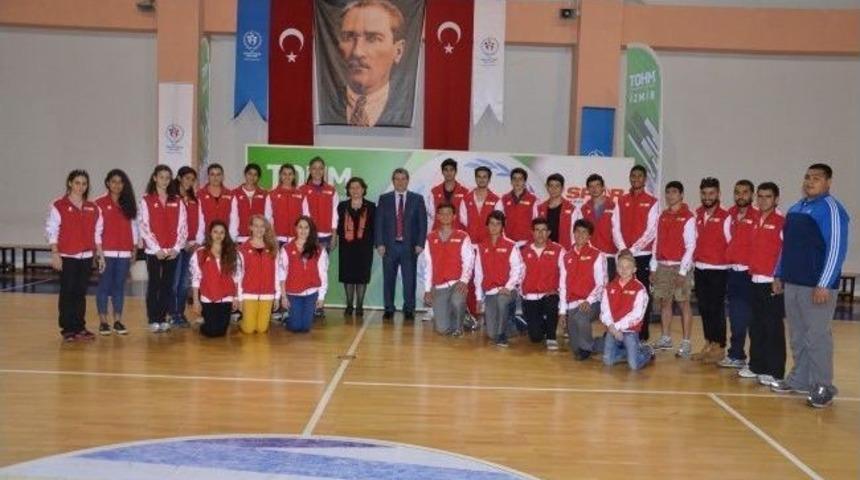 İzmirli Sporcular Malzemelerine Kavuştu