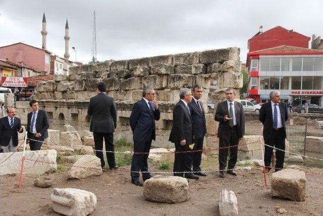 Tarihi Roma Hamamı Gün Yüzüne Çıkıyor