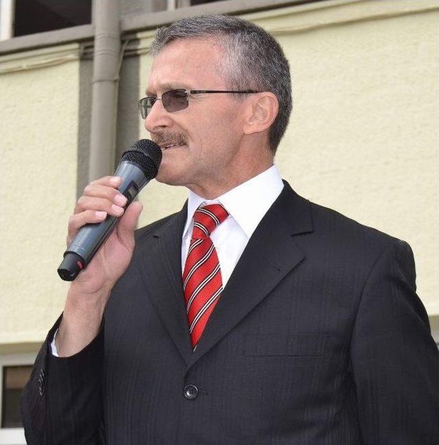 Sümer Anadolu Lisesi Marşı Bestecisine Plaket Takdim Edildi 1