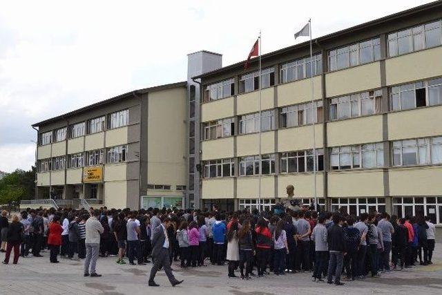 Sümer Anadolu Lisesi Marşı Bestecisine Plaket Takdim Edildi 2
