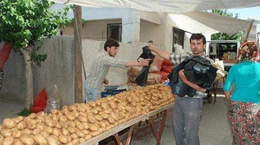 Kırıkhan'a Pazarcı Esnafına &Ccedil;&ouml;p Poşeti Dağıtıldı