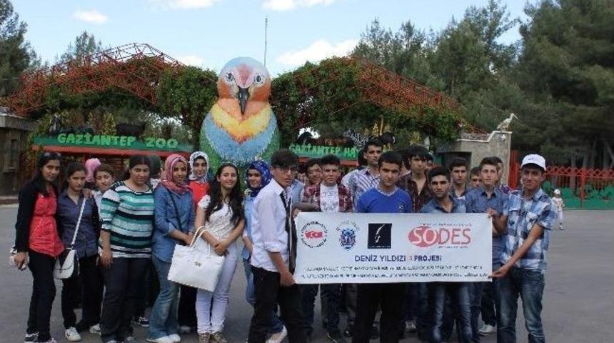 Polislerden &Uuml;niversiteye Hazırlanan &Ouml;ğrenciler Moral Gezisi