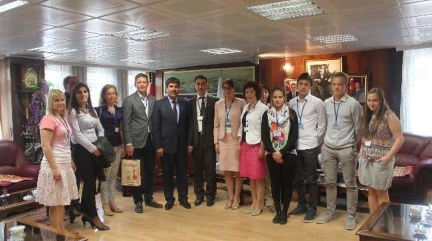 Başkan Asya Estonyalıları Ağırladı