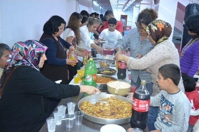 Sporcu Ailelerinden Boks Salonunda Ziyafet 1