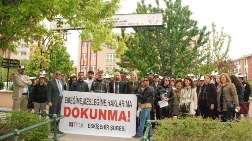 Psikolojik Danışmanların Y&ouml;netmelik Tepkisi